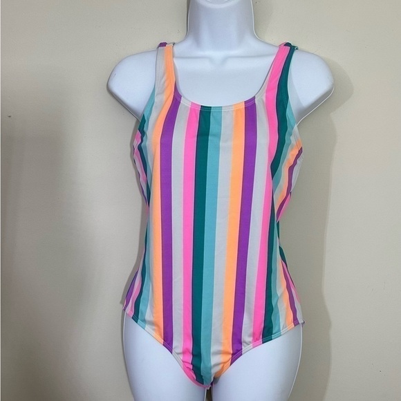 So sz 16 1/ 2 swimsuit one piece. In a pretty stripe nearly new - Picture 8 of 16